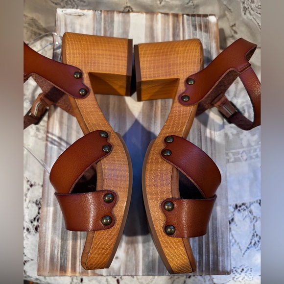Mia “Julia” strappy Platform Sandals - Picture 3 of 5